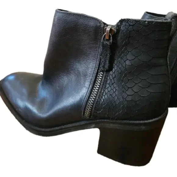 Crown Vintage Black Leather Scale Detail Zip-up Square Heeled Booties-Size 9.5 - Picture 3 of 9